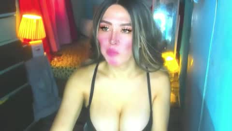 Snapshot of hotbabe_tanya chatting on 10-16-25, 01:17 T A N Y A online show from 10-16-25, 01:17