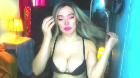 Snapshot of hotbabe_tanya chatting on 11-17-25, 11:54 T A N Y A online show from 11-17-25, 11:54