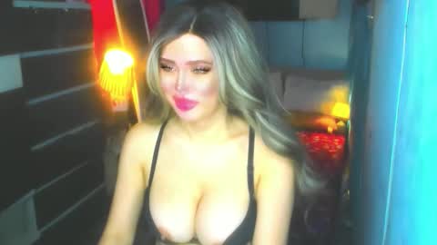 Snapshot of hotbabe_tanya chatting on 11-22-25, 01:48 T A N Y A online show from 11-22-25, 01:48