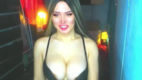 Snapshot of hotbabe_tanya chatting on 11-24-25, 12:21 T A N Y A online show from 11-24-25, 12:21