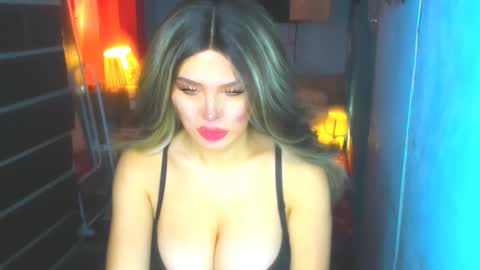 Snapshot of hotbabe_tanya chatting on 11-26-25, 12:11 T A N Y A online show from 11-26-25, 12:11