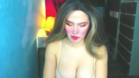 Snapshot of hotbabe_tanya chatting on 05-11-26, 02:17 T A N Y A online show from 05-11-26, 02:17