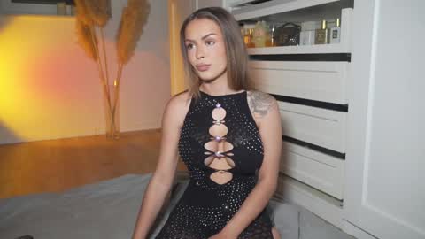 Snapshot of hotbella_ chatting on 10-02-25, 05:31 Bella online show from 10-02-25, 05:31