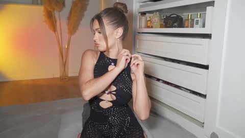 Snapshot of hotbella_ chatting on 10-07-25, 08:50 Bella online show from 10-07-25, 08:50