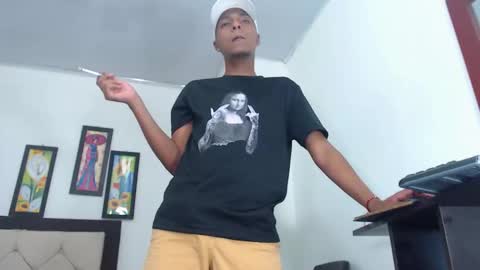 Snapshot of hotboyluxe chatting on 02-06-26, 03:00 hotboyluxe online show from 02-06-26, 03:00