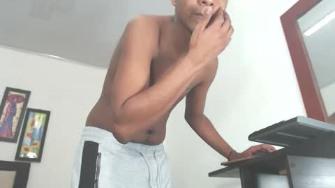 Snapshot of hotboyluxe chatting on 02-10-26, 03:43 hotboyluxe online show from 02-10-26, 03:43