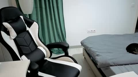 Hotboyshorny online show from 04-07-26, 05:02