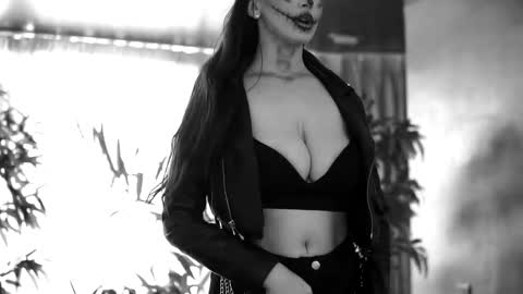 Anais online show from 10-31-25, 09:54