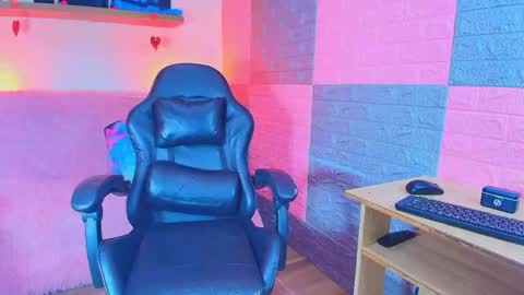 Snapshot of hotcakes_uwu chatting on 05-09-26, 04:06 Hotcakes online show from 05-09-26, 04:06