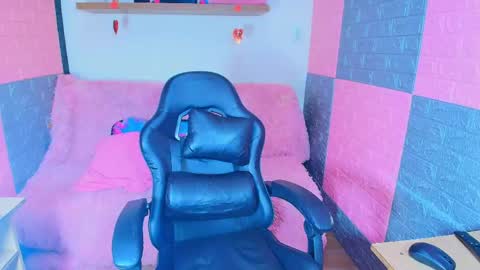 Snapshot of hotcakes_uwu chatting on 05-13-26, 03:48 Hotcakes online show from 05-13-26, 03:48