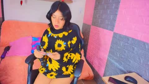 Snapshot of hotcakes_uwu chatting on 05-14-26, 01:23 Hotcakes online show from 05-14-26, 01:23