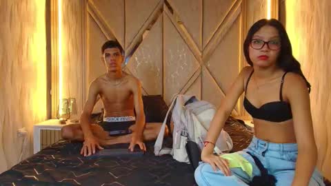 hotcouple_222 online show from 11-21-25, 08:02