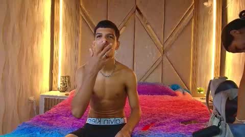 hotcouple_222 online show from 12-01-25, 07:35