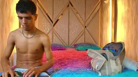 hotcouple_222 online show from 12-04-25, 07:17