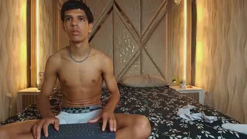 hotcouple_222 online show from 02-15-26, 07:51