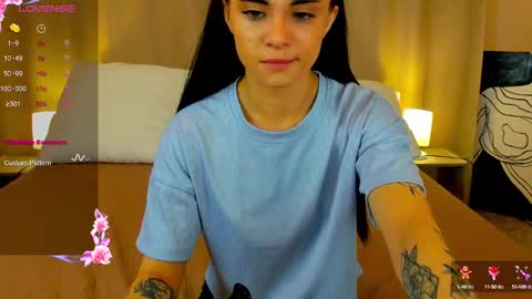 Snapshot of hotdevilsss chatting on 02-28-25, 02:20 SWEET DEVILS PUSSY online show from 02-28-25, 02:20