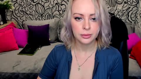 Snapshot of hotdreamhere chatting on 12-16-24, 10:50 Alice online show from 12-16-24, 10:50