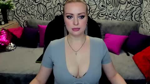 Snapshot of hotdreamhere chatting on 03-01-25, 02:23 Alice online show from 03-01-25, 02:23