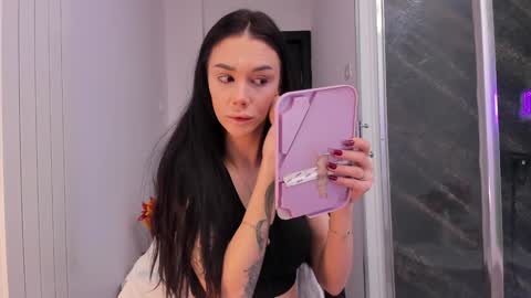 Snapshot of hotfallingdevil chatting on 02-12-26, 05:24 hotfallingdevil online show from 02-12-26, 05:24