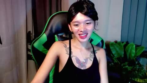 Snapshot of hotgirlronaxx chatting on 12-14-25, 02:28 hotgirlronaxx online show from 12-14-25, 02:28