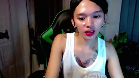 Snapshot of hotgirlronaxx chatting on 12-14-25, 02:33 hotgirlronaxx online show from 12-14-25, 02:33