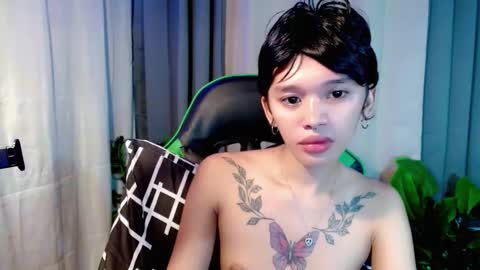 Snapshot of hotgirlronaxx chatting on 12-16-25, 04:50 hotgirlronaxx online show from 12-16-25, 04:50