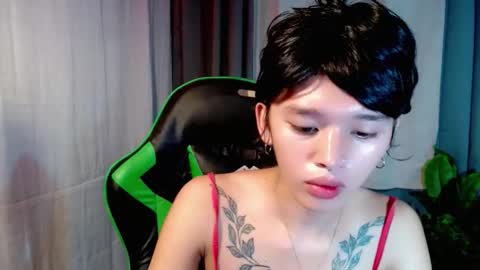 Snapshot of hotgirlronaxx chatting on 12-19-25, 12:39 hotgirlronaxx online show from 12-19-25, 12:39