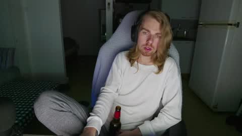 Snapshot of hotinhell666 chatting on 12-09-24, 03:33 Hikikomori Alex online show from 12-09-24, 03:33