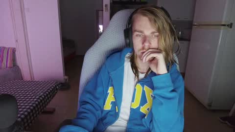 Snapshot of hotinhell666 chatting on 12-10-24, 03:33 Hikikomori Alex online show from 12-10-24, 03:33