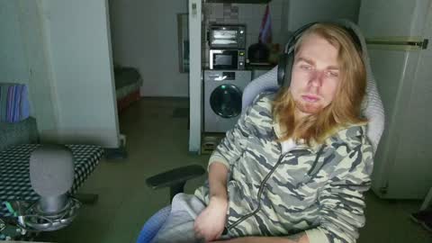 Snapshot of hotinhell666 chatting on 12-14-24, 04:31 Hikikomori Alex online show from 12-14-24, 04:31