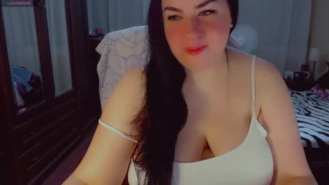 Snapshot of hotkittysquirt chatting on 05-28-26, 08:17 Angela online show from 05-28-26, 08:17