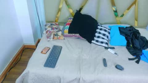 hotlittlechill online show from 10-23-25, 08:07