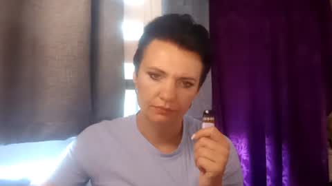 Snapshot of hotmamaqueen234 chatting on 08-07-26, 10:28 hotmamaqueen234 online show from 08-07-26, 10:28