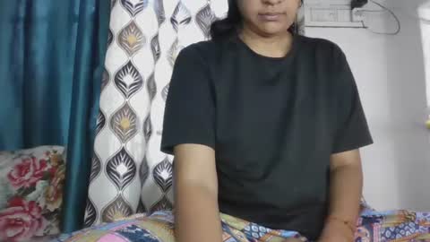 Snapshot of hotnsweetindian chatting on 10-20-25, 04:24 lola online show from 10-20-25, 04:24