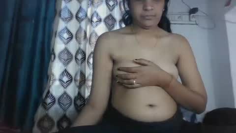 Snapshot of hotnsweetindian chatting on 11-14-25, 05:06 lola online show from 11-14-25, 05:06