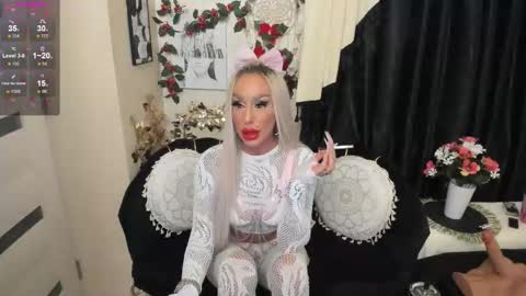 Snapshot of hotred69xxx chatting on 10-18-25, 04:19 Delya- online show from 10-18-25, 04:19