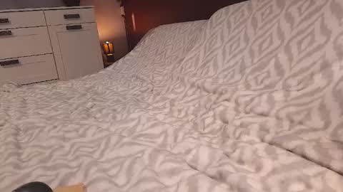 Mola online show from 10-19-25, 06:58