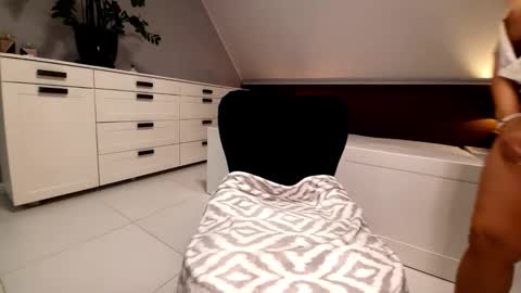 Mola online show from 03-20-26, 11:37