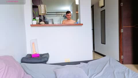 Snapshot of hotstud_999 chatting on 06-30-26, 04:30 Andres online show from 06-30-26, 04:30