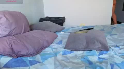 Snapshot of hotstud_999 chatting on 07-25-26, 05:54 Andres online show from 07-25-26, 05:54