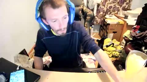 Snapshot of hotsummer1996 chatting on 11-22-25, 04:39 hot online show from 11-22-25, 04:39