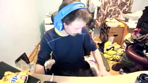 Snapshot of hotsummer1996 chatting on 11-23-25, 04:18 hot online show from 11-23-25, 04:18