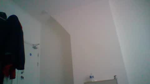 Snapshot of hotsurfdude1992 chatting on 10-23-25, 04:17 hotsurfdude1992 online show from 10-23-25, 04:17