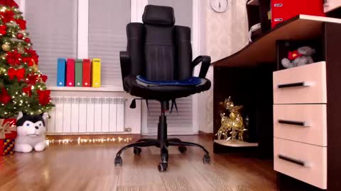 Snapshot of hottdoll611 chatting on 12-30-24, 02:30 CassieAndDonald online show from 12-30-24, 02:30