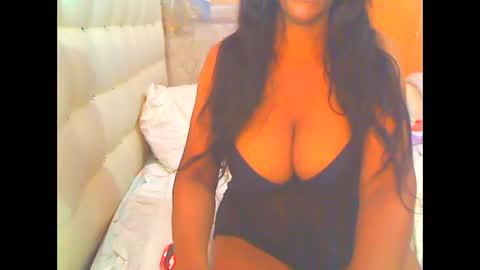 Snapshot of hottesa2019 chatting on 05-01-26, 11:59 THEONE online show from 05-01-26, 11:59