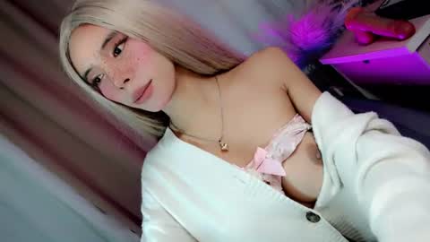 Snapshot of hottestgirl_in_states chatting on 06-14-26, 11:07 Ambisyosa online show from 06-14-26, 11:07
