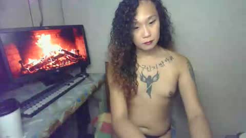 Snapshot of hottestkera69 chatting on 10-28-25, 01:03 kera online show from 10-28-25, 01:03