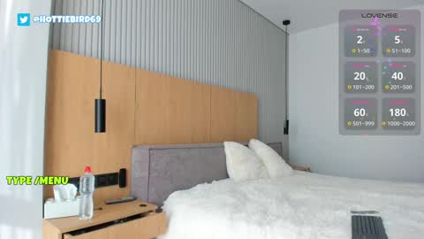 Snapshot of hottie_bird chatting on 12-13-24, 08:20 Jane Sweetheart online show from 12-13-24, 08:20