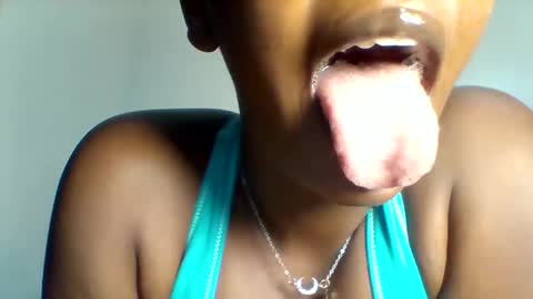 Snapshot of hottie_vera chatting on 01-23-25, 10:43 vera online show from 01-23-25, 10:43