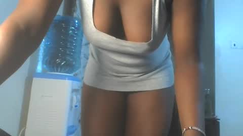 Snapshot of hottie_vera chatting on 10-02-25, 07:10 vera online show from 10-02-25, 07:10